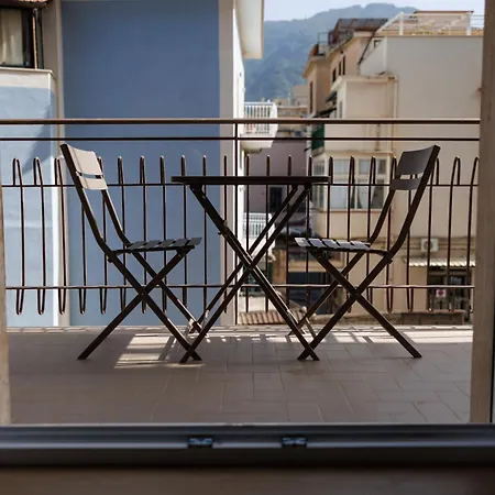 Maison Marechiara بيت ضيافة كاستيلاّماري دي ستا